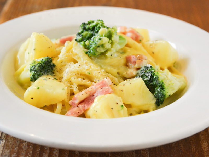 じゃがいもとブロッコリーの濃厚カルボナーラ