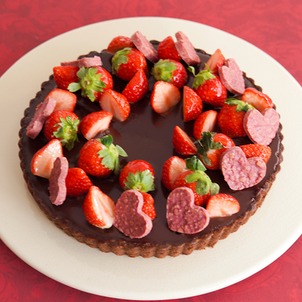 イチゴとビターチョコレートのタルト（タルト・オ・フレーズ・トランペ-クール-）