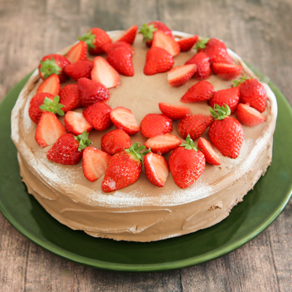 苺とチョコのショートケーキ（ガトー・オ・フレーズ・ショコラ・ソワイユ）